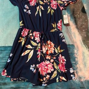 floral shorts jumper/romper (brand new) (tag)💙🖤